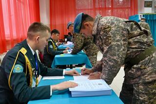 Мерзімді қызмет сарбаздары АЭС салу жөніндегі референдумға қатысты