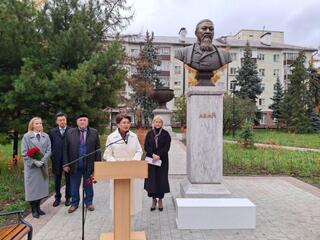 Татарстандағы жерлесіміз Нұрбол Қалиевтің мүсіні