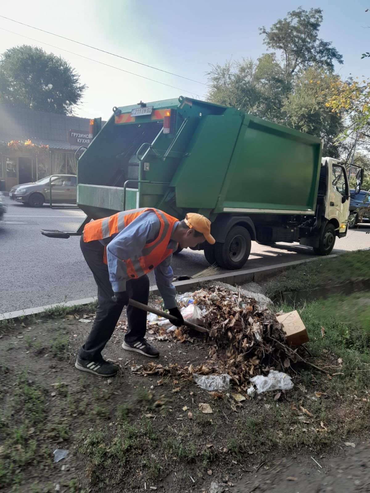 Алматыда Қала күні қарсаңындағы тазалық апталығы аясында ауқымды тазалық жұмыстары жүргізілді