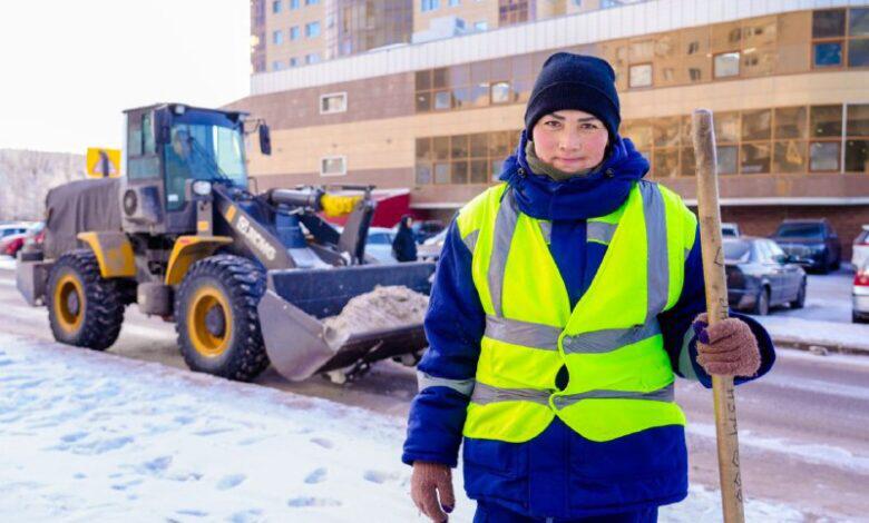 Жалақы, сыйақы, тегін түскі ас: жол тазалығына жауапты ару жұмысшыларға жасалған жағдай туралы айтты