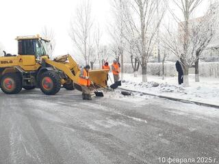 Елордадан бір түнде екі мыңға жуық жүк көлігімен қар шығарылды