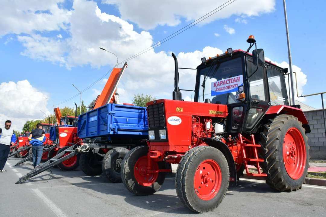 ТҮРКІСТАН: ОРДАБАСЫДАҒЫ БІРНЕШЕ АУЫЛ ОКРУГІ ТАЗАЛЫҚ ЖӘНЕ ҚАР ТАЗАЛАУМЕН АЙНАЛЫСАТЫН ТЕХНИКАМЕН ҚАМТЫЛДЫ